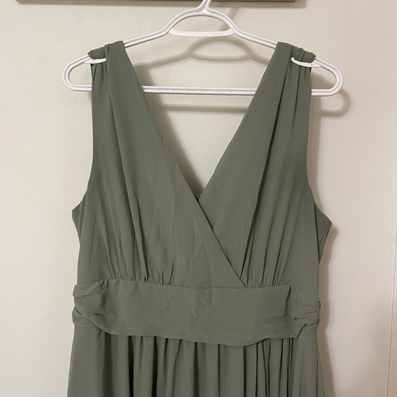 Sage green bridesmaid dress - Picture 2 of 2